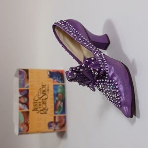 Just the Right Shoe, Opulent